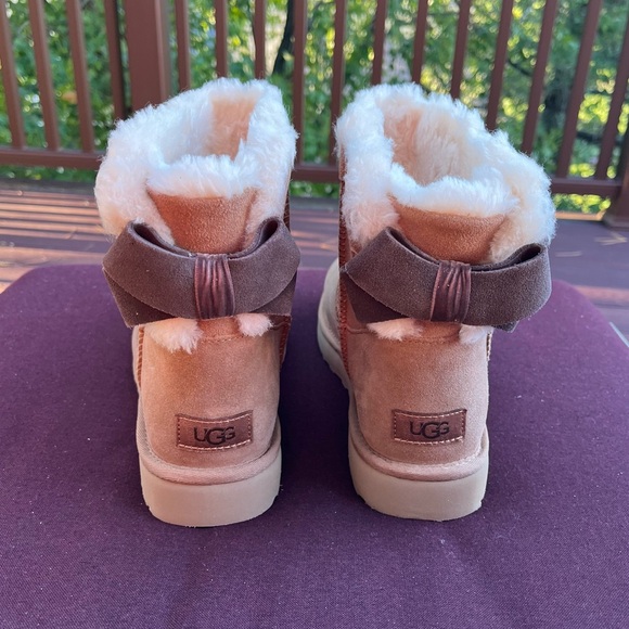 UGG Women’s Suede Mini Bailey Bow Boots - Picture 3 of 8